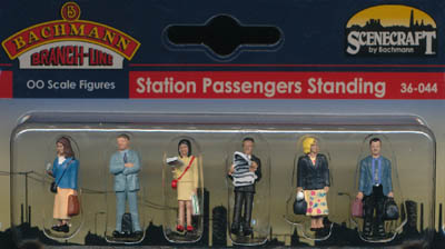 Bachmann Station Passengers Standing box